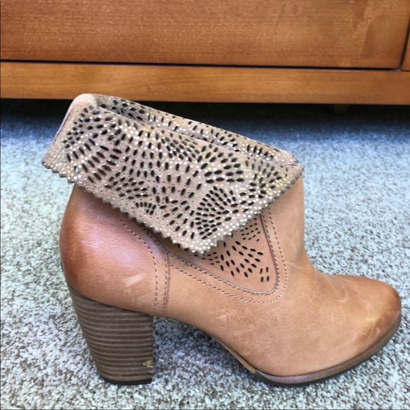 UGG Thames Laser Cut Booties - Picture 4 of 5